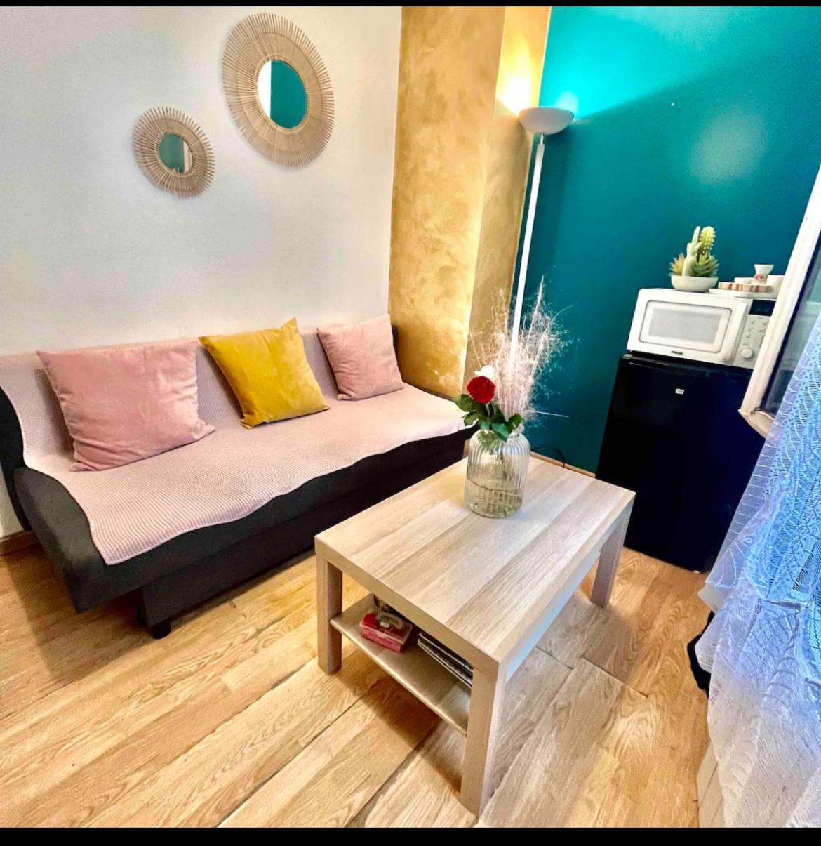 Private Hotel *